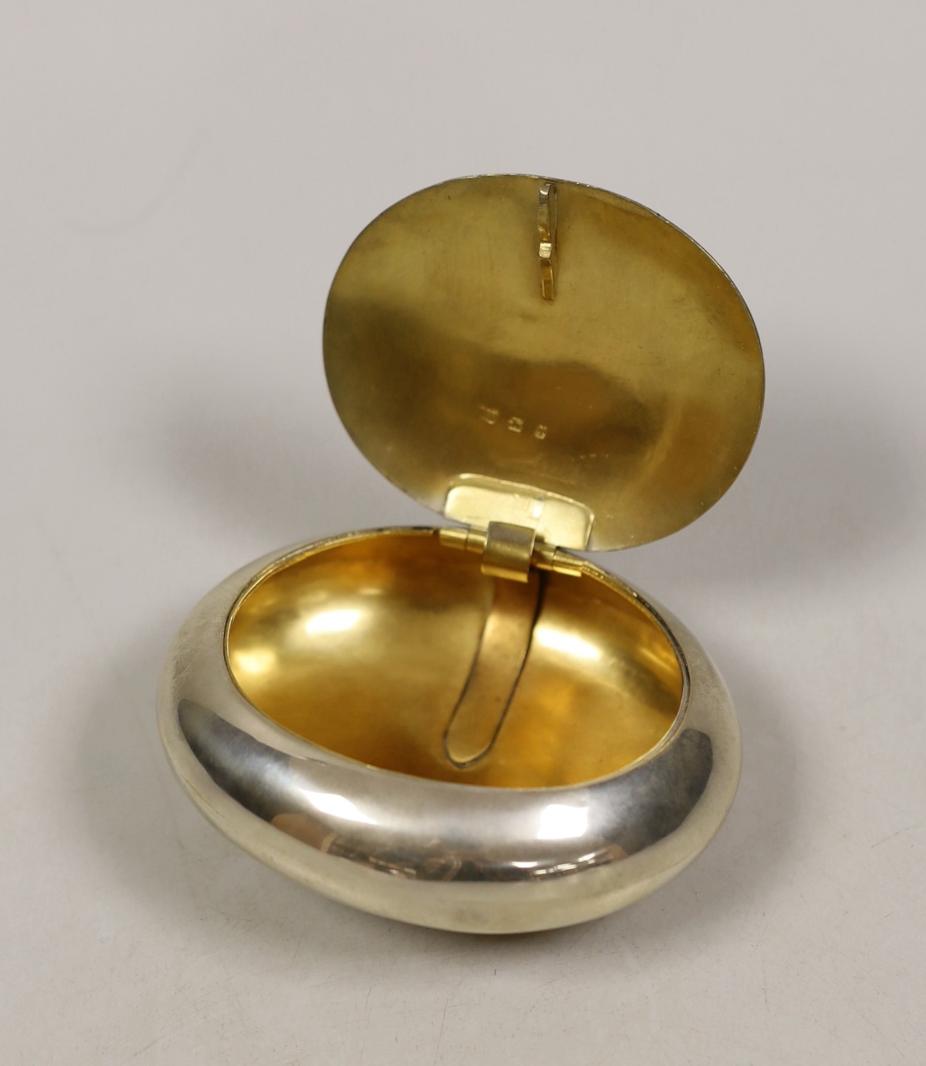 A late Victorian silver tobacco box, John Edward Wilmot, Birmingham, 1897, 93mm.